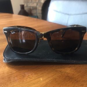 Wayfarer Ray Ban foldable sunglasses